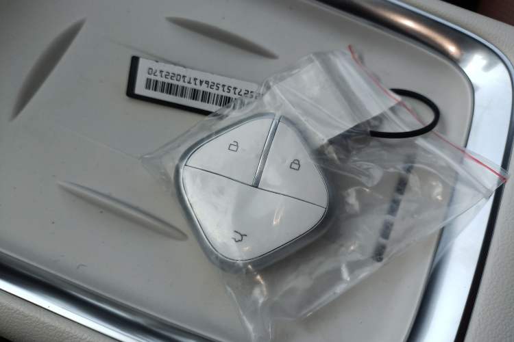 Used Wuling Bingo S 2025 Model 325km Deluxe Edition Interior 1