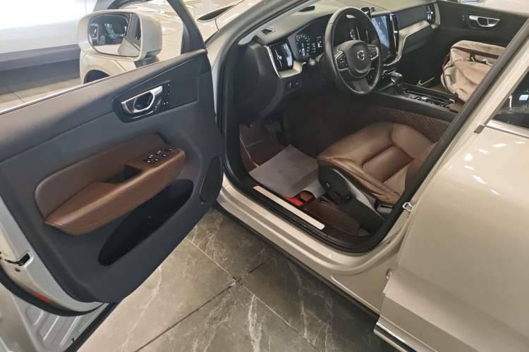 Used Volvo XC60 2021 T5 4x4 Smart Luxury Edition
