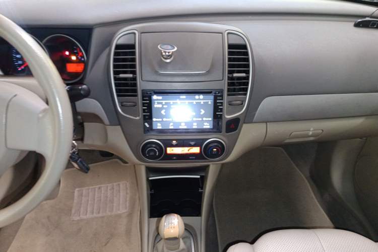 Used Nissan Sylphy 2016 Classic 1.6XE Manual Comfort Edition Audio And AC Panel