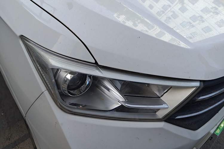 Used Wuling Hongguang 2019 1.5L S Comfort Edition China VI LAR Right Front Headlight