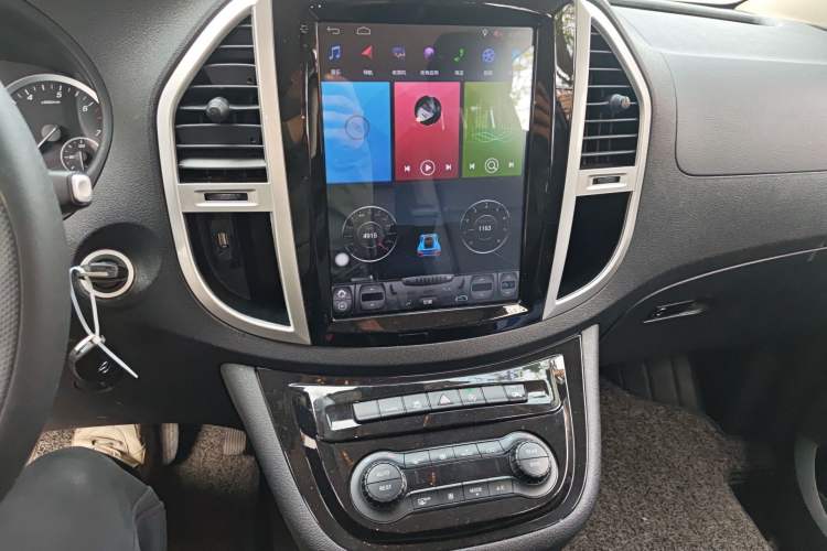 Used Mercedes-Benz Vito 2020 2.0T Elite Version 7 Seats Audio And AC Panel