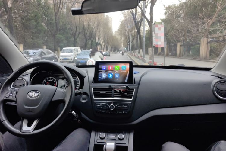 Used Bestune X40 2017 1.6L Automatic Luxury Model Center Console