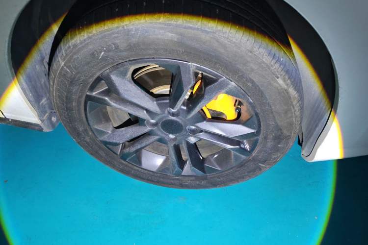 Used Dongfeng Aeolus Yixuan 2023 Mach Edition 1.5L Automatic Chasing Wind Version Right Front Wheel Hub