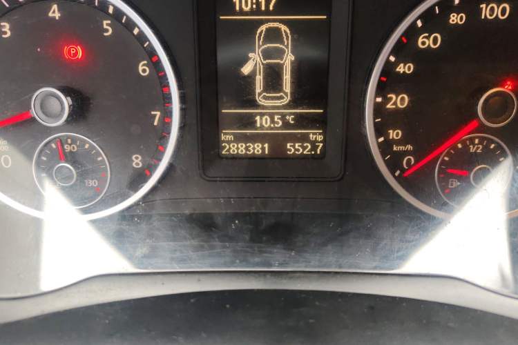 Used Volkswagen Tiguan 2012 1.4TSI Manual Two-Wheel-Drive Urban Edition Odometer Close Up