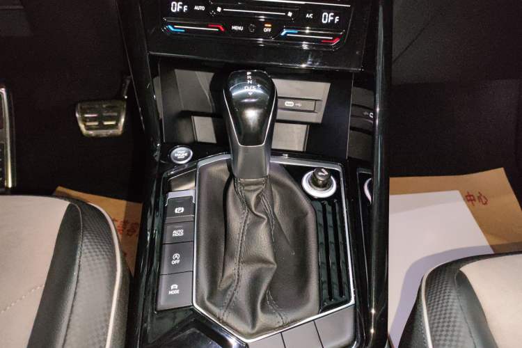 Used Volkswagen Tayron X 2020 330TSI Two-Wheel Drive Luxury Smart Connectivity Version Gear Lever