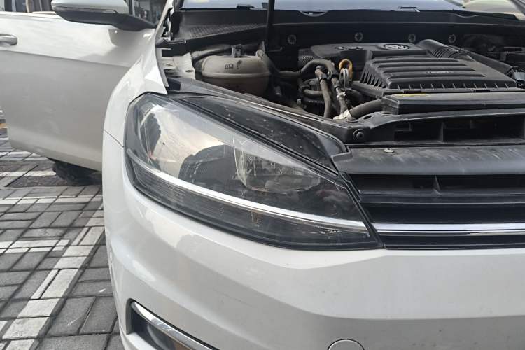 Used Volkswagen Golf 2018 230TSI Automatic Comfort Model Right Front Headlight