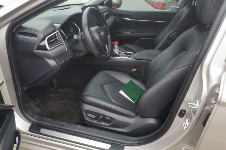 Used Toyota Camry 2023 2.0G Luxury Edition
