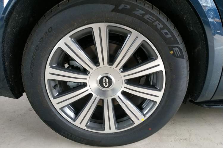 Used Hima AITO M8 2025 Extended-Range Ultra Version 53.4 kWh 6-Seater Edition
