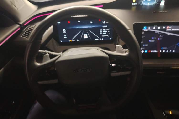 Used CHANGAN OSHAN Z6 2022 Blue Whale 1.5T DCT Smart Navigation Model
