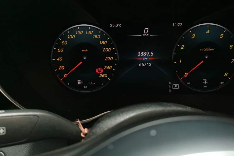 Used Mercedes-Benz C-Class 2021 C 200 L Fashion Edition Sport Version Odometer Close Up