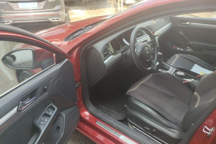 Used Volkswagen Lamando 2015 280TSI DSG Comfort Edition Driver Seat