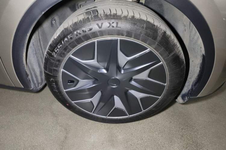 Used Tesla Model Y L 2025 Model Long-Range All-Wheel-Drive Version
