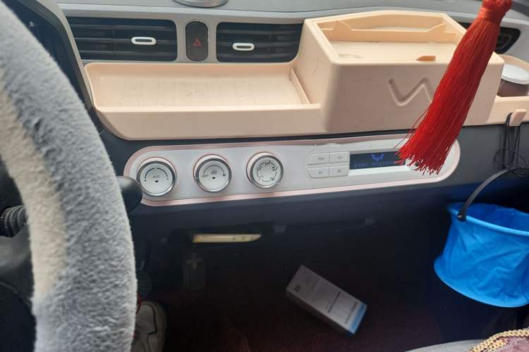 Used Wuling Hongguang MINIEV 2022 Macaron Premium Model – Lithium Iron Phosphate Audio And AC Panel