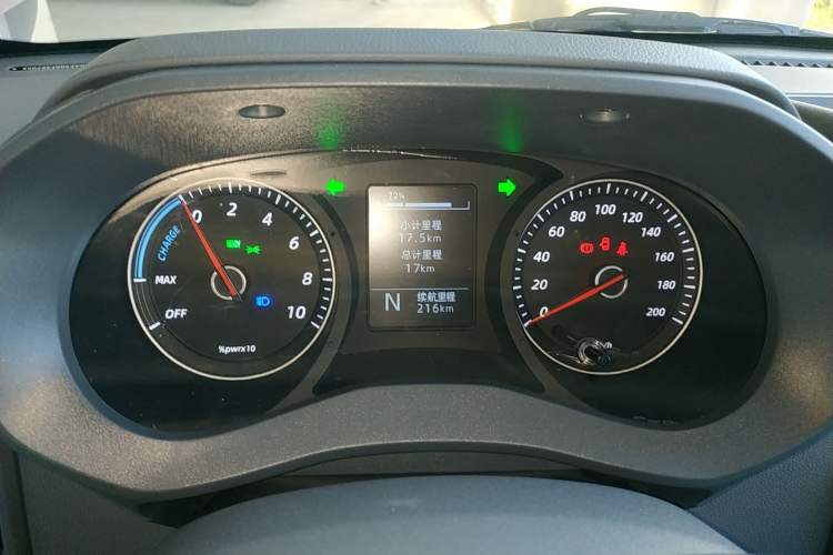 Used Wuling Yangguang 2024 300KM Comfort Version Passenger Van 75kW