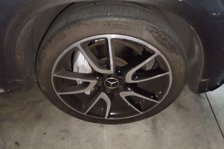 Used Mercedes-Benz GLC AMG 2017 AMG GLC 43 4MATIC Right Front Wheel Hub