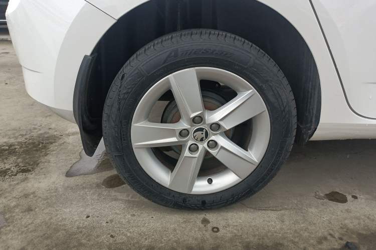 Used Skoda Fabia 2015 1.4L Automatic Chuanxing Edition Exterior 5