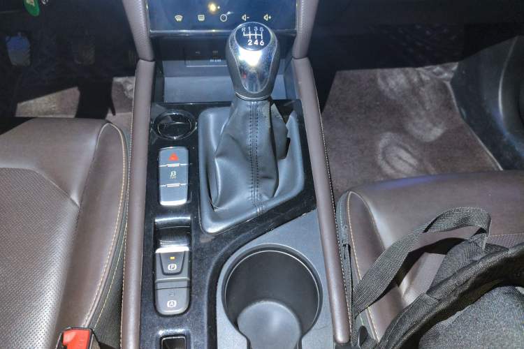 Used JAC Group J7 2020 1.5T Manual Elite Edition Gear Lever