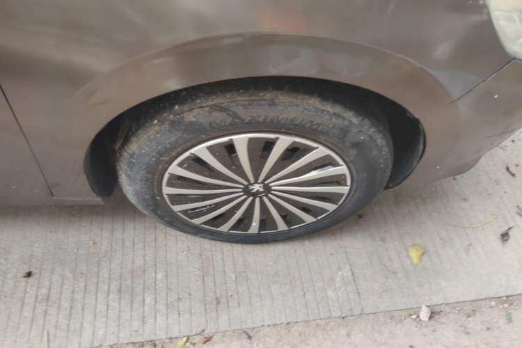 Used Peugeot 301 2014 1.6L Manual Comfort Edition Right Front Wheel Hub