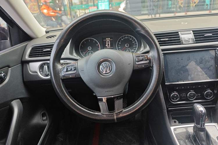 Used Volkswagen Passat 2015 1.8TSI DSG Prestige Edition Steering Wheel