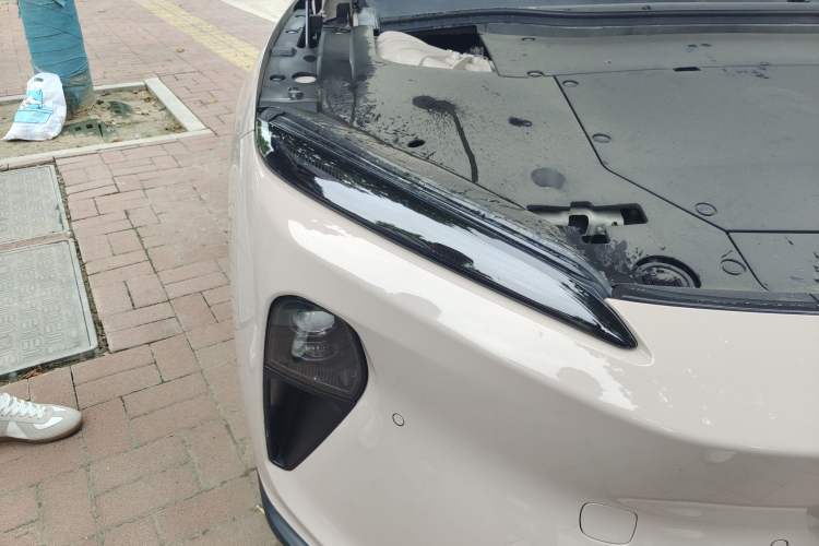 Used Nio ET5 2022 75 kWh Right Front Headlight