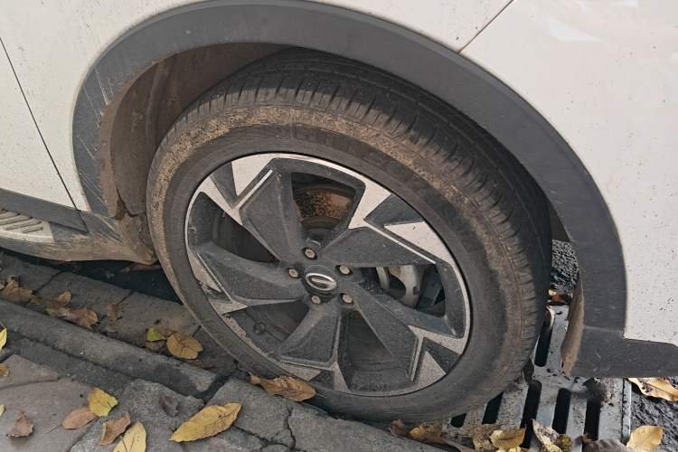 Used GAC Trumpchi GS3 2021 POWER 270T Automatic Luxury Edition Right Front Wheel Hub