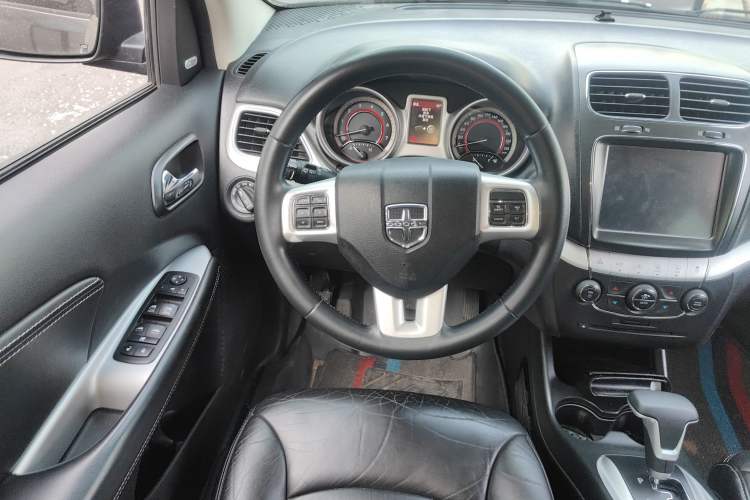 Used Dodge Journey 2013 2.4L Two-Wheel Drive Luxury Version