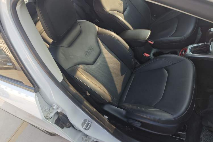 Used Jeep Compass 2017 200T Automatic Family Edition
