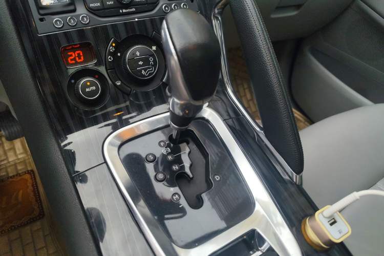 Used Peugeot 3008 2013 1.6THP Automatic Prestige Edition Gear Lever