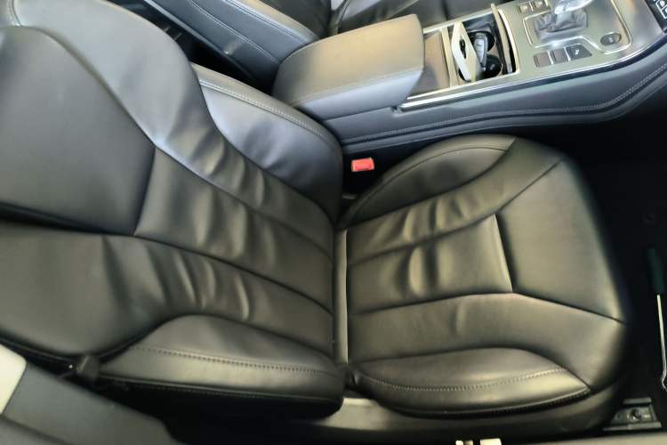 Used Hongqi H5 2020 1.8T Automatic Smart Connect Flagship Edition Right Front Seat