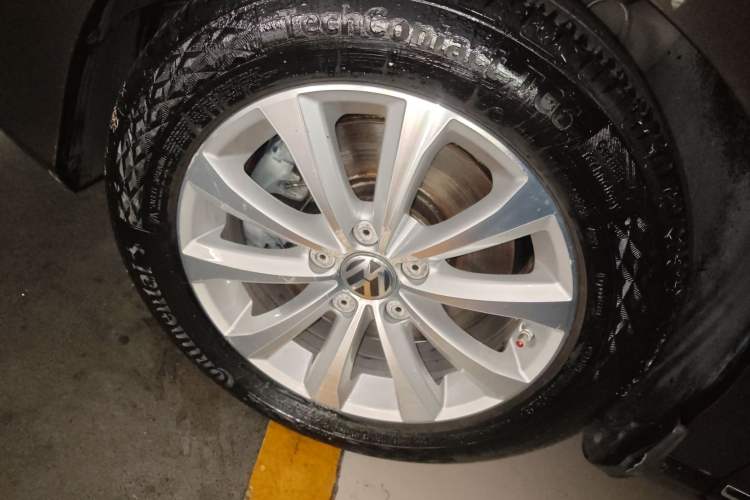 Used Volkswagen Magotan 2015 1.8TSI Advanced Model Left Front Wheel Hub