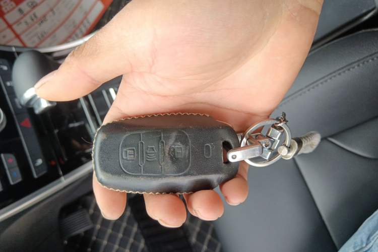 Used Haval H2 2016 Red-Label 1.5T Automatic Two-Wheel Drive Luxury Model Vehicle Key