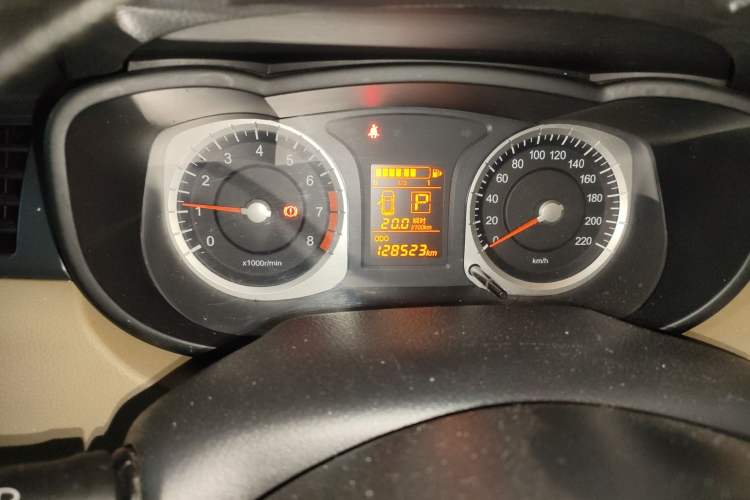 Used Venucia R50 2013 1.6L Automatic Fashion Edition