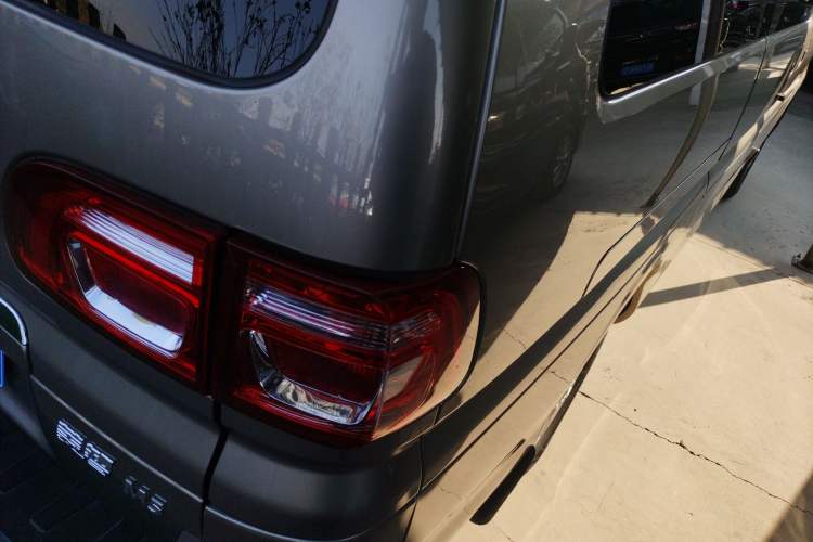 Used FORTHING Lingzhi 2019 M5L 1.6L 7-Seater Luxury Model China VI Standard
