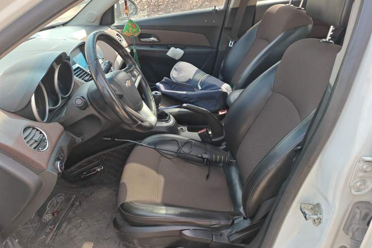 Used Chevrolet Cruze 2013 Hatchback 1.6L Manual Luxury Model
