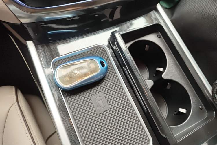 Used Buick GL8 2021 Land Cruiser Executive 652T Premium Model Vehicle Key