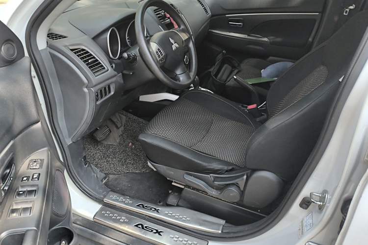 Used Mitsubishi ASX 2013 2.0L CVT Two-Wheel Drive Elite Edition Driver Seat