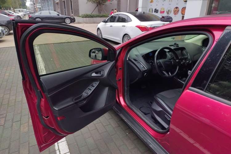 Used Ford Focus 2017 Hatchback 1.6L Automatic Fashion Edition Smart Drive Version