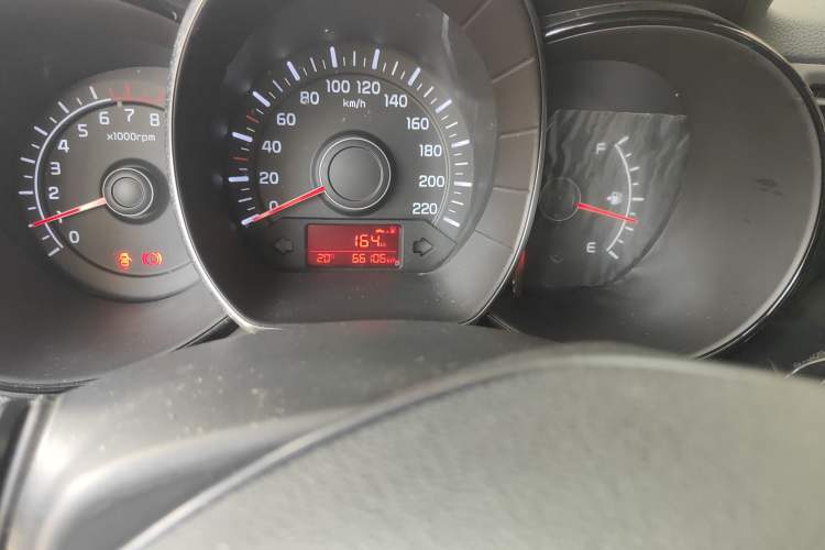 Used Kia K2 2015 Sedan 1.4L MT GLS Odometer Close Up