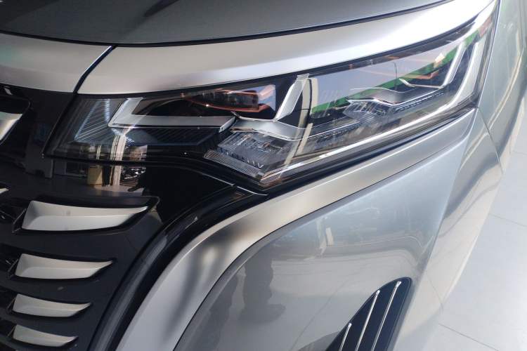 Used Denza D9 2022 DM-i 970 Four-Wheel Drive Flagship Model