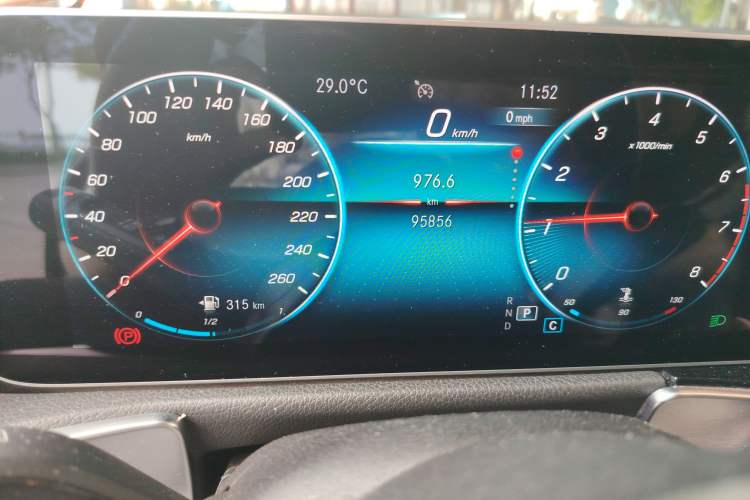 Used Mercedes-Benz GLB 2020 GLB 200 Stylish Edition Odometer Close Up