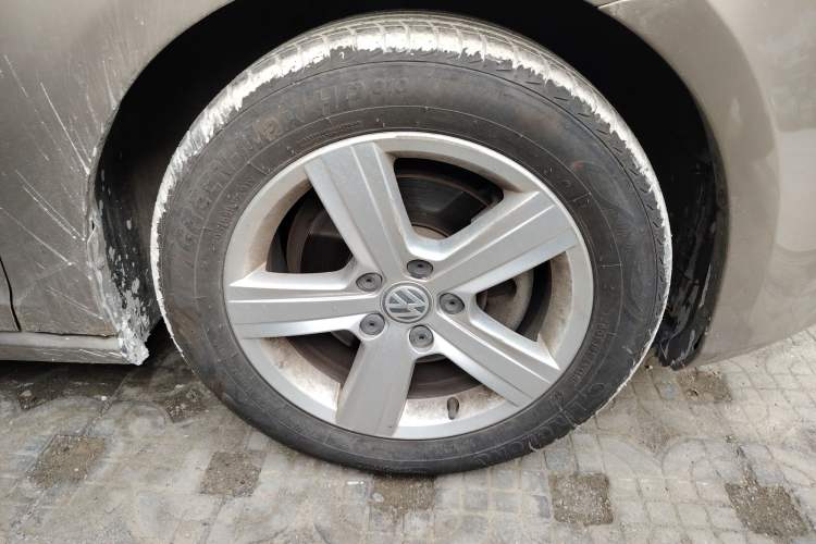 Used Volkswagen Golf 2016 1.6L Automatic Fashion Model Right Front Wheel Hub