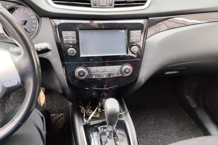 Used Nissan Qashqai 2017 2.0L CVT Smart Enjoyment Version China V Standard Audio And AC Panel