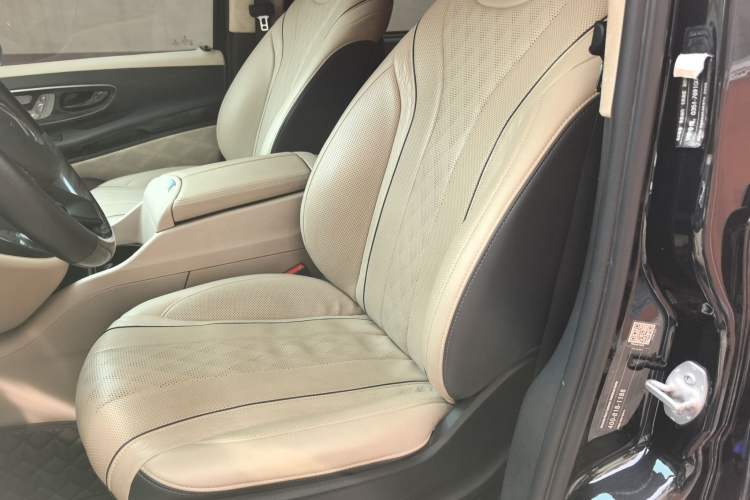 Used Mercedes-Benz Vito 2021 2.0T Elite Version 7 Seats Left Front Seat