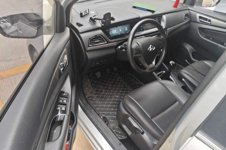 Used CHANGAN KAICHENG Oushang A600 2016 1.5L Manual Luxury 7-Seater
