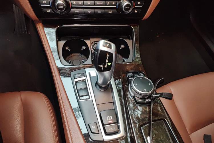 Used BMW 5 Series 2017 528Li Leading Model
