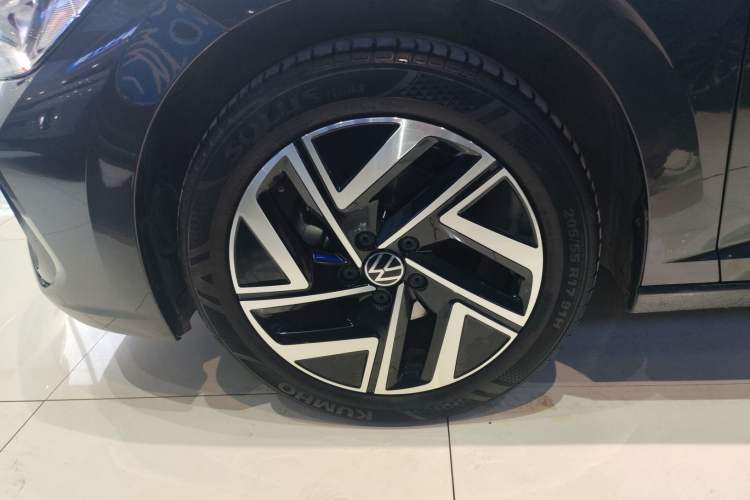 Used Volkswagen Sagitar 2024 300TSI DSG Excellence Edition Left Front Wheel Hub