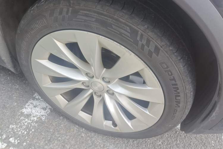 Used Tesla Model X 2019 Long-Range Version Right Front Wheel Hub