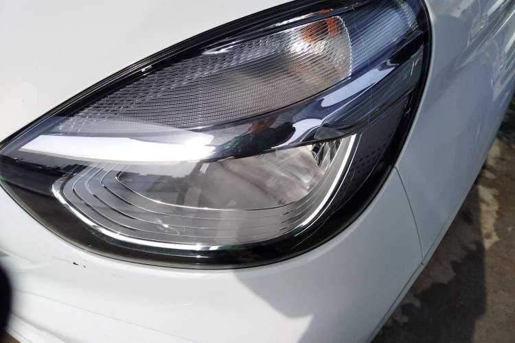 Used Roewe Clever 2021 302 km New Four-Seater Super-Efficient Version
