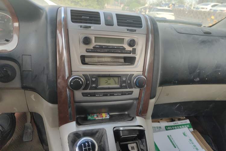 Used Jinbei Grace 2016 2.0L Express Comfort Model Audio And AC Panel