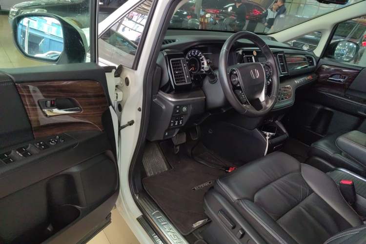 Used Honda Elysion 2016 2.4L Luxury Edition
